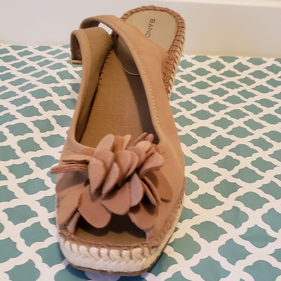 Bandolino Light Tan Espadrille Sandals - Picture 1 of 4